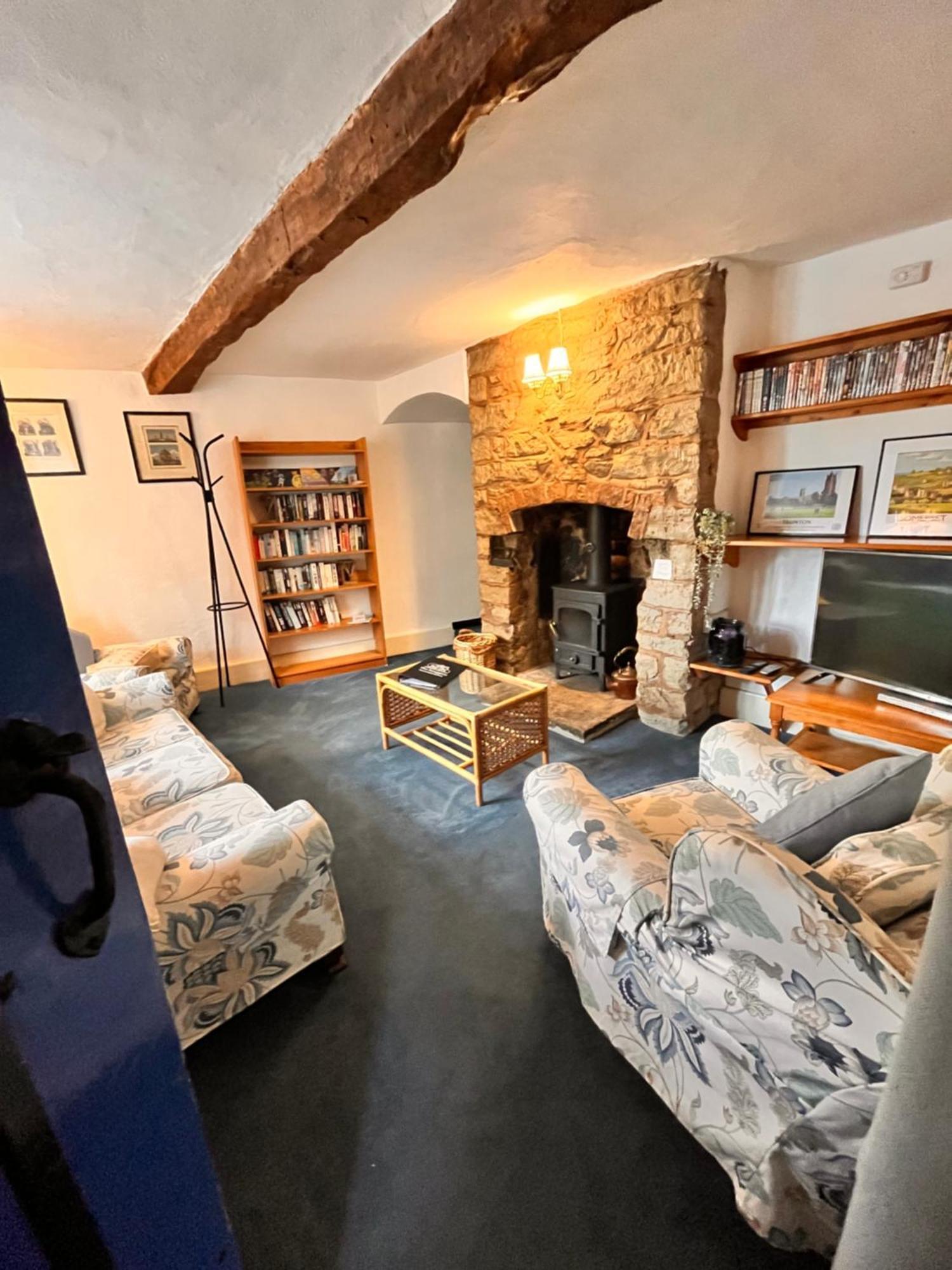 The Snuggery Cottage 汤顿 外观 照片